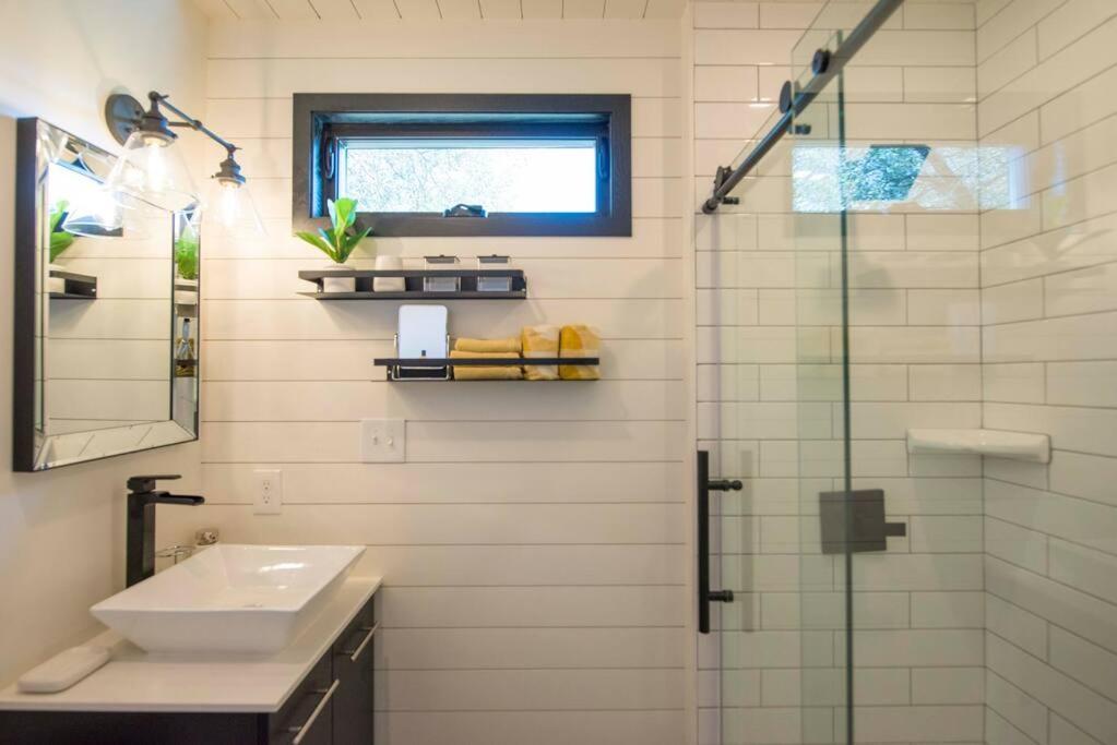 The Zephyr Modern Luxe Container Home Bellmead Exterior foto